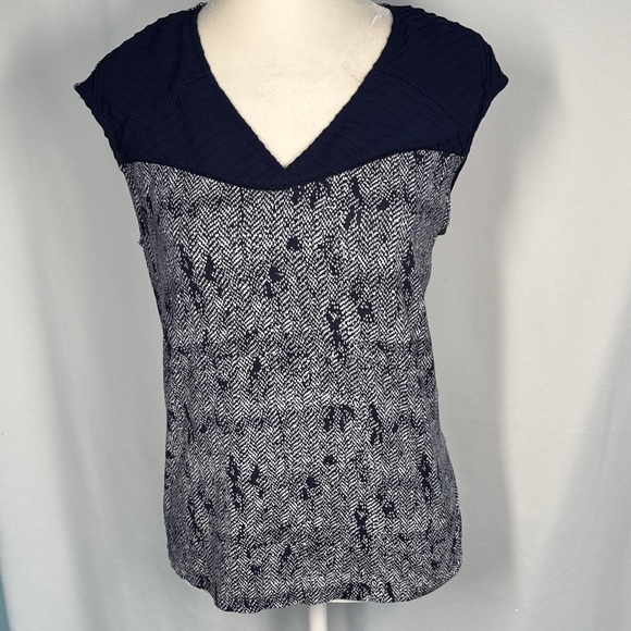 Daniel Rainn Tops - ❤️3/$30 Daniel Rainn Navy and White Women's Top